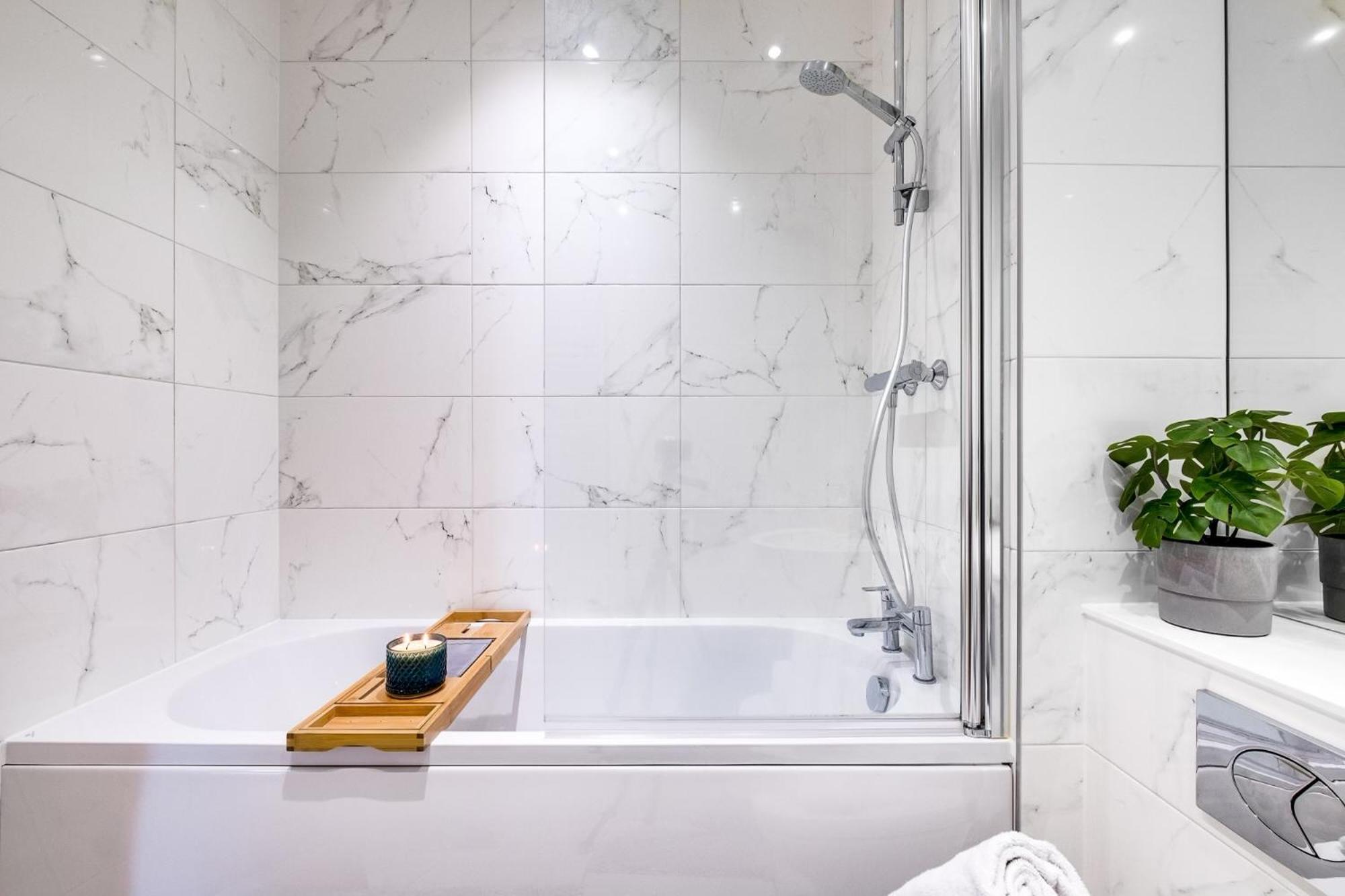 Luxurious & Glamorous Centrally Located 2 Bedroom 2 Bathroom Apartment - Central Birmingham - Secure Parking - Netflix المظهر الخارجي الصورة