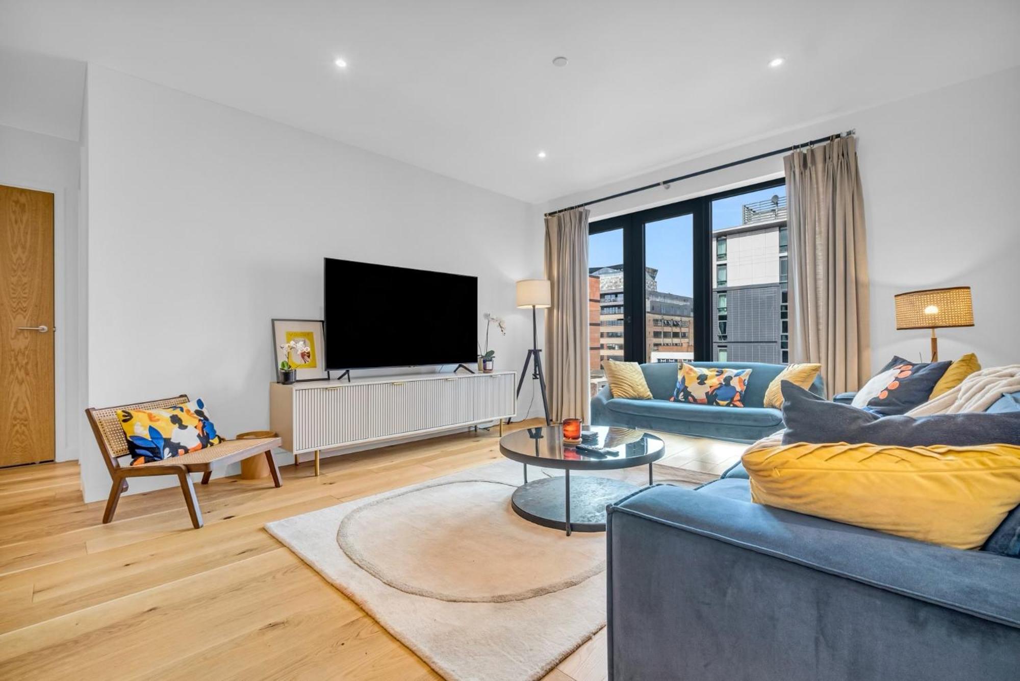 Luxurious & Glamorous Centrally Located 2 Bedroom 2 Bathroom Apartment - Central Birmingham - Secure Parking - Netflix المظهر الخارجي الصورة