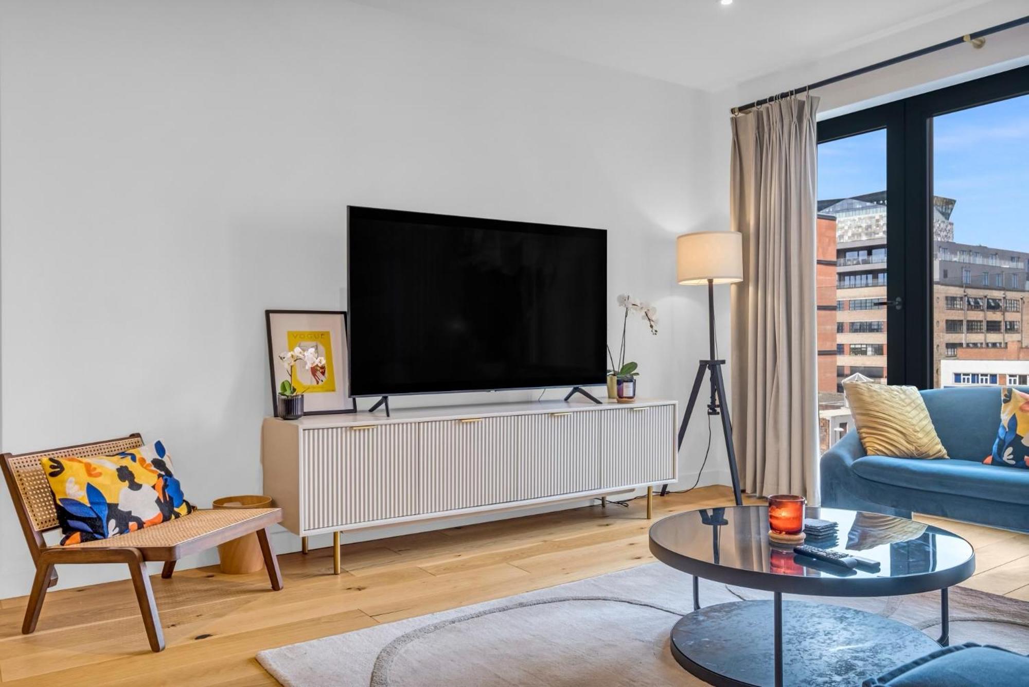 Luxurious & Glamorous Centrally Located 2 Bedroom 2 Bathroom Apartment - Central Birmingham - Secure Parking - Netflix المظهر الخارجي الصورة