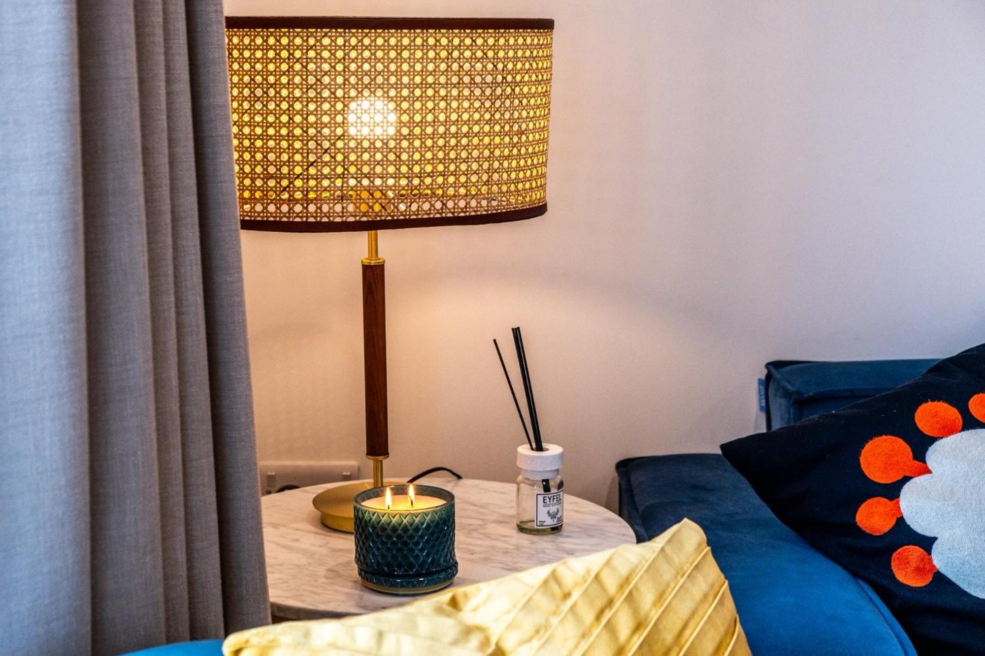 Luxurious & Glamorous Centrally Located 2 Bedroom 2 Bathroom Apartment - Central Birmingham - Secure Parking - Netflix المظهر الخارجي الصورة